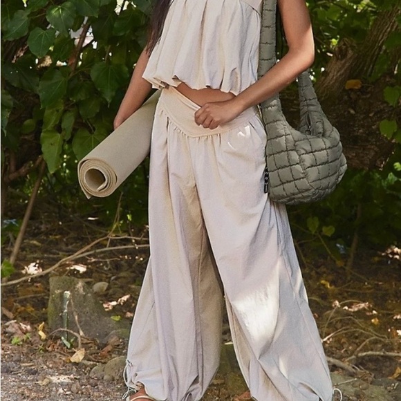 FP Movement Quilted Carryall Sling
Sage Baby Gym Bag Free People
Stone Green - Picture 2 of 5